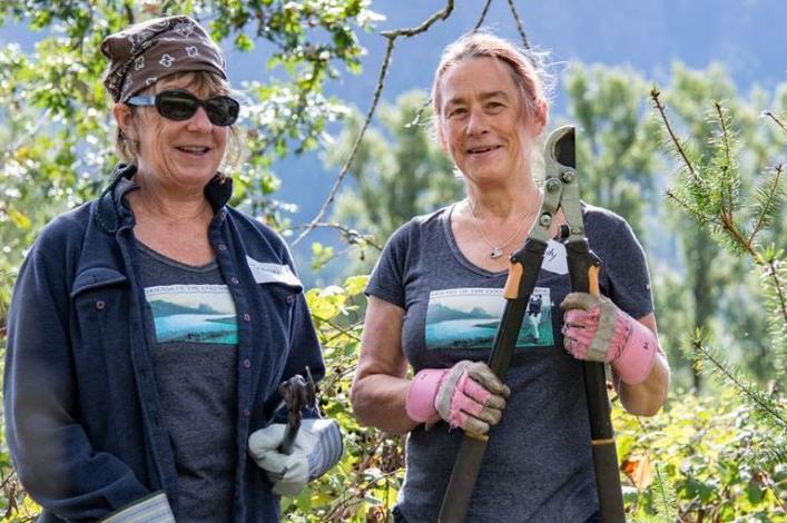 Stewardship Sisters Grow Roots in the Gorge