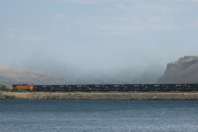 BNSF Agrees to Clean Up Waterways Soiled by Coal Leaking From Trains