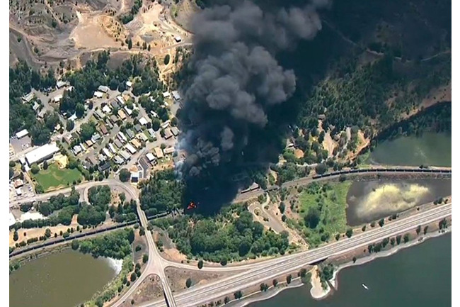 As Mosier Oil Train Derailment Unfolds, Union Pacific Works to Expand Oil Transport