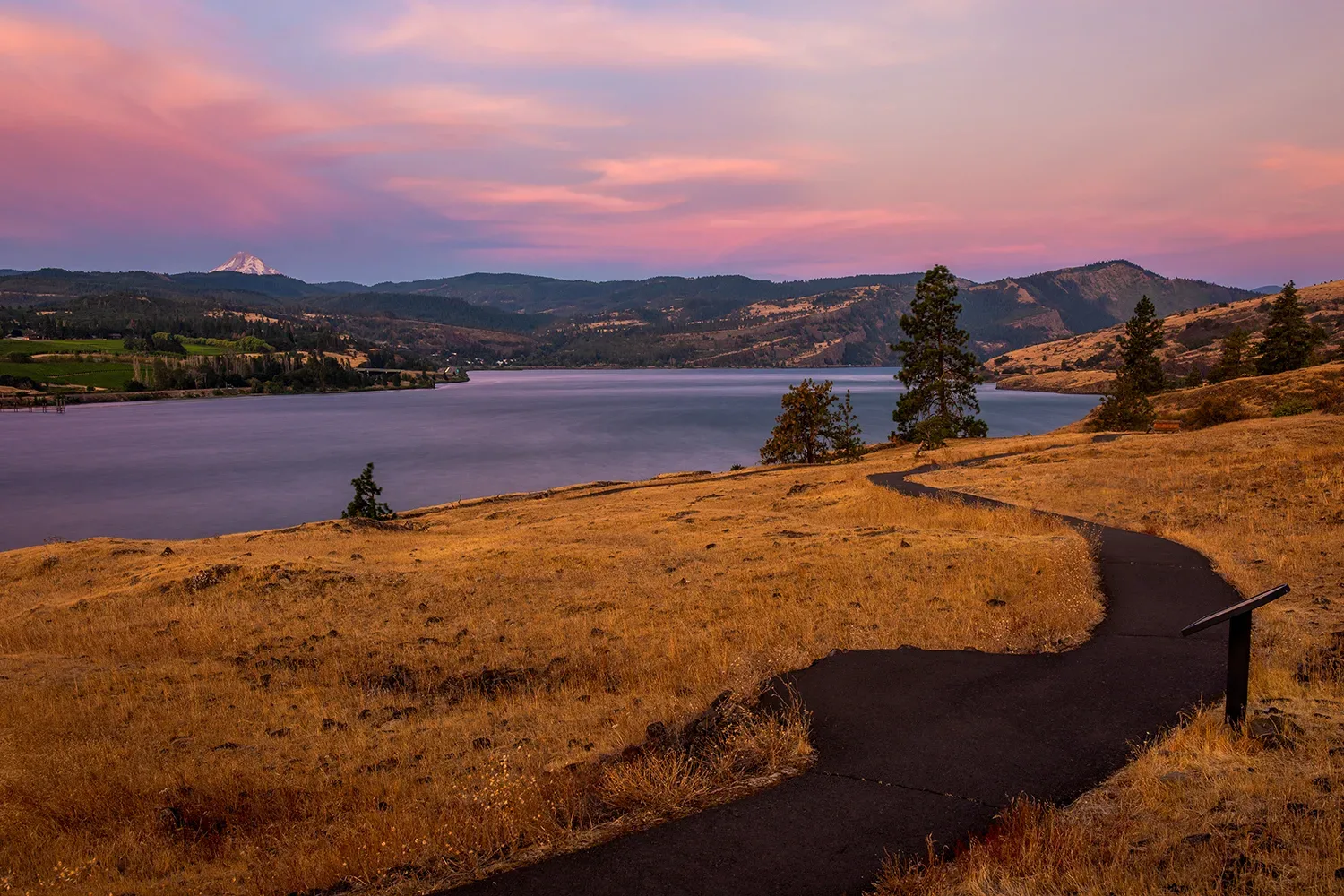 Catherine Creek Universal Access Trail, one of the first locations for a Caminemos Juntos event.