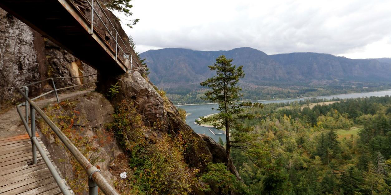 Looking across the Columbia River from the Beacon Rock trail. Photo by Micheal Drewry.
