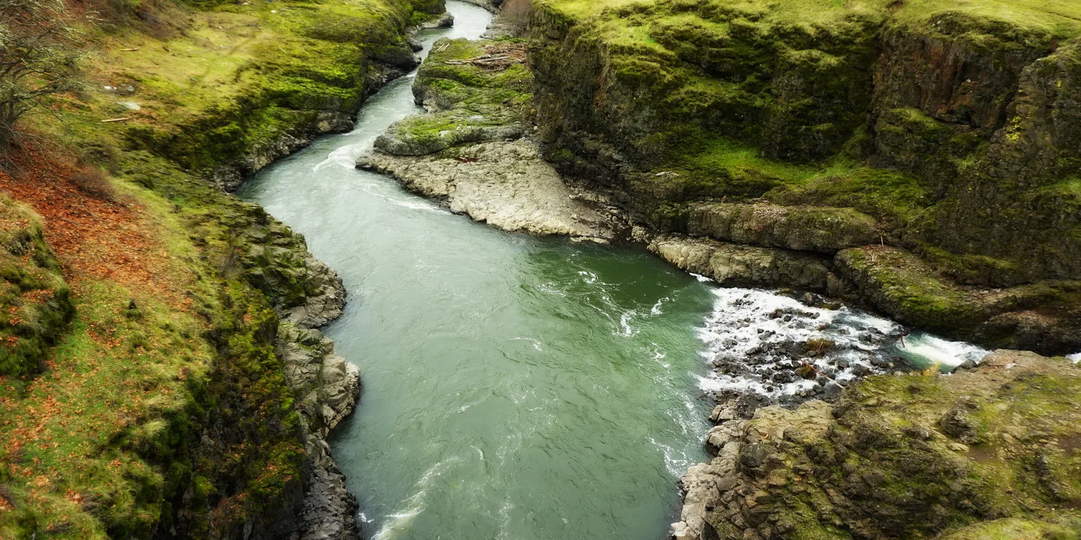 Looking down at the Klickitat River on the trail from Fisher Hill to Pitt. Photo by Debbie Asakawa.