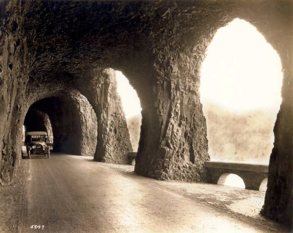 Vintage photo of the original Mitchell Point Tunnel. (photo: Oregon Dept. of Transportation)