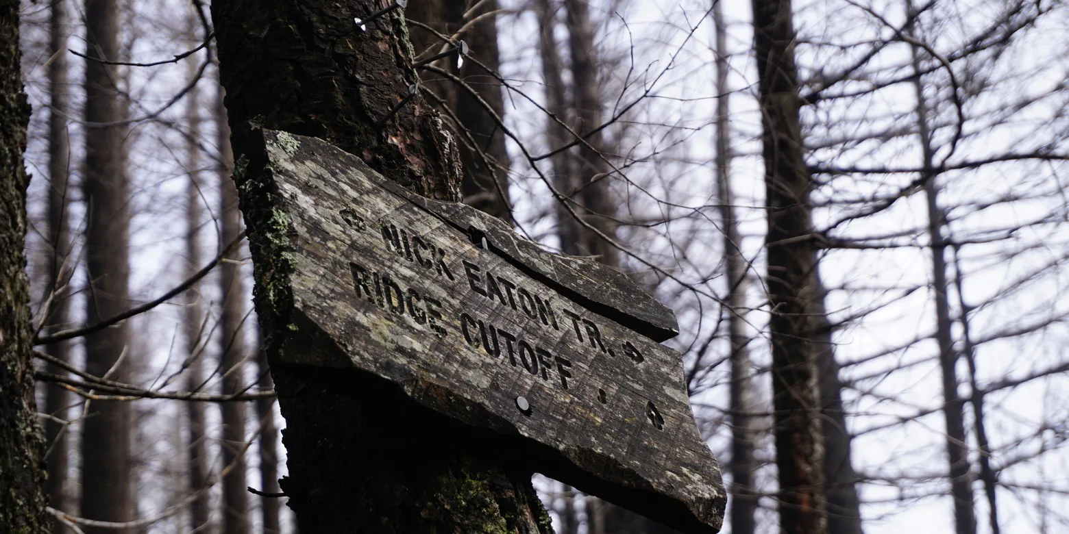 A trail sign points the way to Nick Eaton Ridge. Photo by Debbie Asakawa.