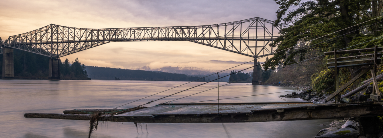 Indigenous fishing platform near Bridge of the Gods © Dan Hawk
