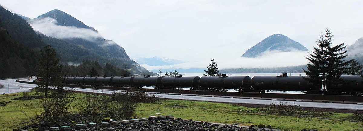 A Union Pacific unit oil train passes through the Columbia Gorge near Interstate 84 and Starvation Creek State Park. (photographer: Stan Hall)