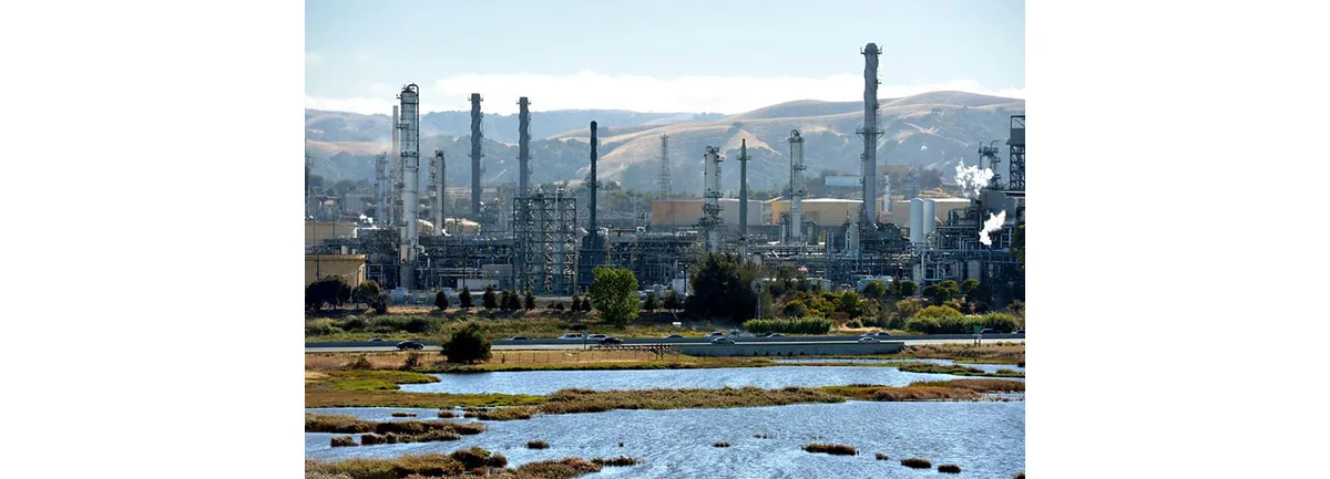 Tesoro's Golden Eagle Refinery in Martinez, CA, one of the refineries covered under Tesoro's air-pollution settlement with the EPA and DOJ. (photo: OilPro.com)